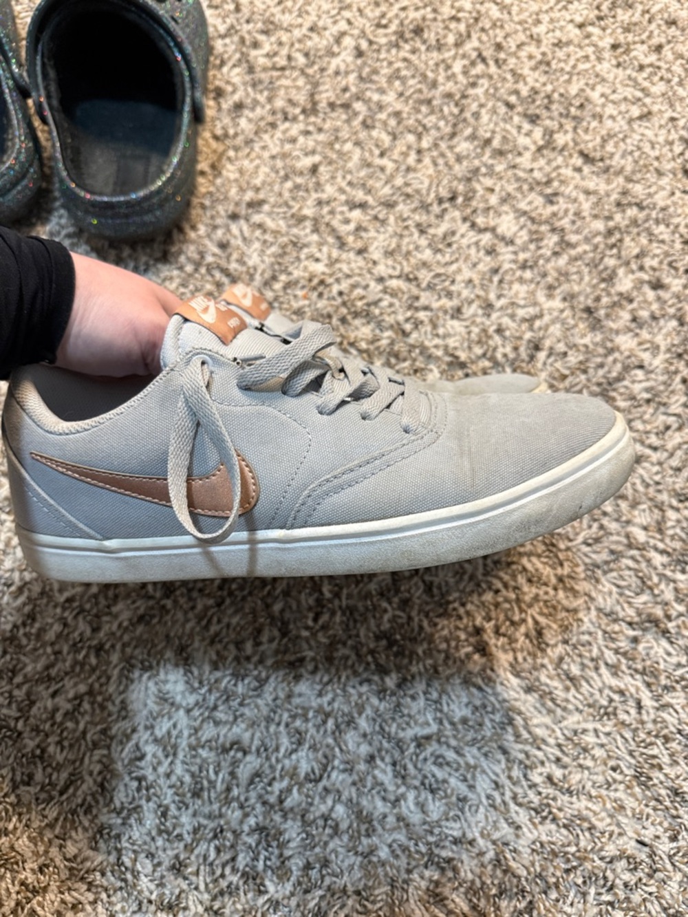 Nike Low-Top Sneakers in Light Gray with Rose Gold Swoosh